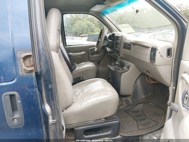 45993544 :رقم المزاد ، 1GTHG35R8Y1269585 vin ، 2000 Gmc Savana Standard مزاد بيع