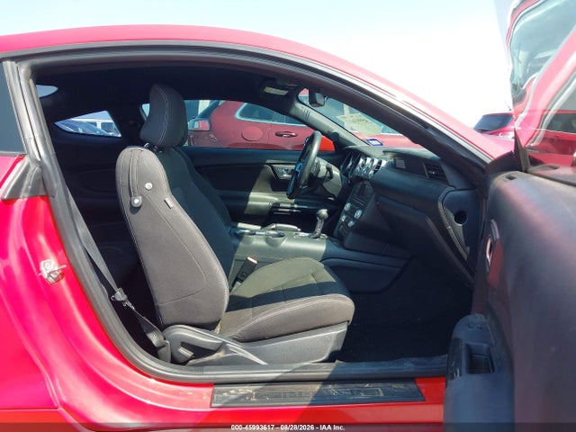 1FA6P8AM3F5329525 Ford Mustang V6