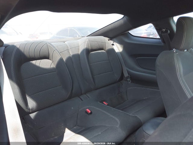 1FA6P8AM3F5329525 Ford Mustang V6