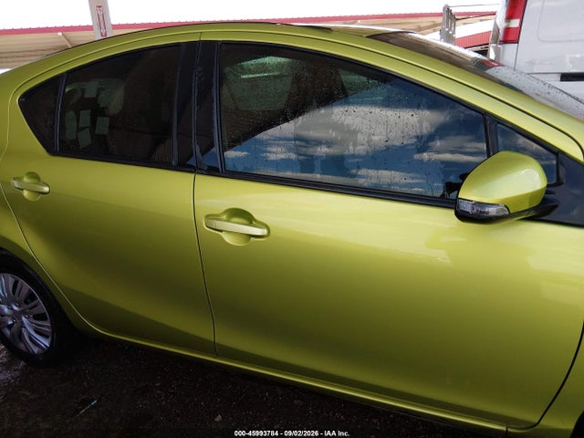 45993784 :رقم المزاد ، JTDKDTB3XF1101667 vin ، 2015 Toyota Prius C Two مزاد بيع