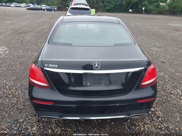 45993841 :رقم المزاد ، WDDZF4JB7JA461498 vin ، 2018 Mercedes-benz E 300 مزاد بيع