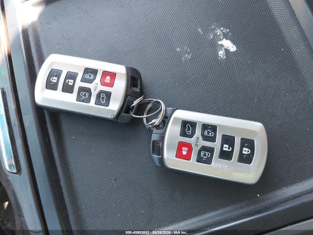 5TDYK3DC5FS597347 Toyota Sienna Xle Premium 8 Passenger