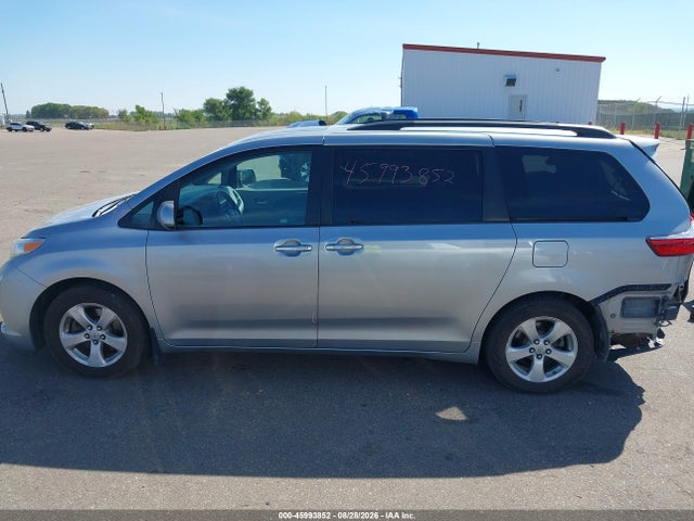 5TDYK3DC5FS597347 Toyota Sienna Xle Premium 8 Passenger
