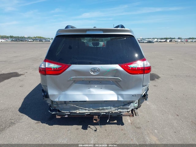 5TDYK3DC5FS597347 Toyota Sienna Xle Premium 8 Passenger