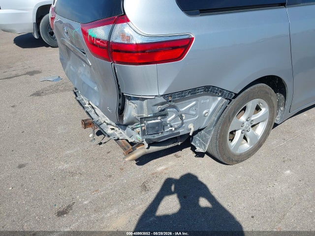 5TDYK3DC5FS597347 Toyota Sienna Xle Premium 8 Passenger