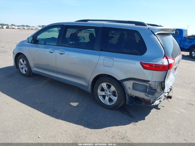 5TDYK3DC5FS597347 Toyota Sienna Xle Premium 8 Passenger