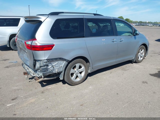 5TDYK3DC5FS597347 Toyota Sienna Xle Premium 8 Passenger