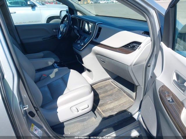5TDYK3DC5FS597347 Toyota Sienna Xle Premium 8 Passenger