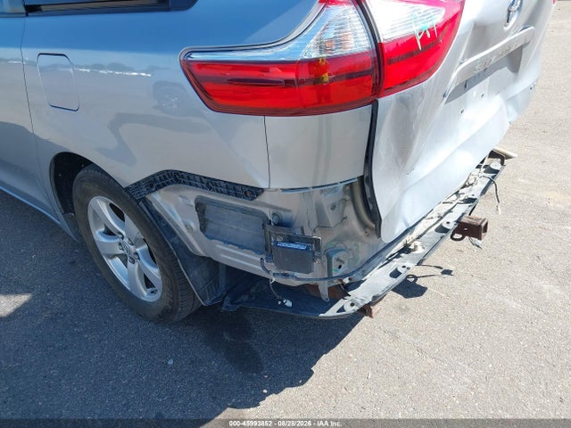 5TDYK3DC5FS597347 Toyota Sienna Xle Premium 8 Passenger