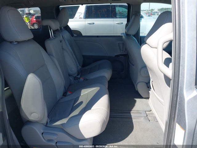 5TDYK3DC5FS597347 Toyota Sienna Xle Premium 8 Passenger