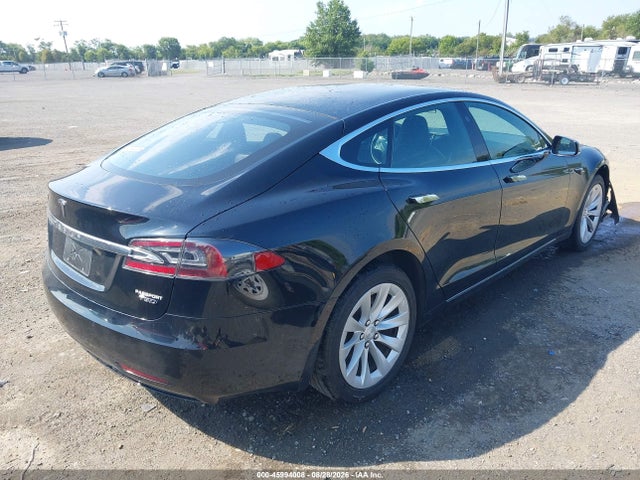 45994008 :رقم المزاد ، 5YJSA1E24JF297590 vin ، 2018 Tesla Model S 100d/75d/p100d مزاد بيع