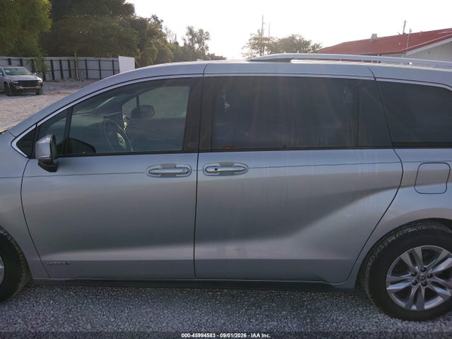 5TDZRKEC6MS010563 Toyota Sienna Limited