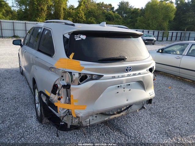 5TDZRKEC6MS010563 Toyota Sienna Limited