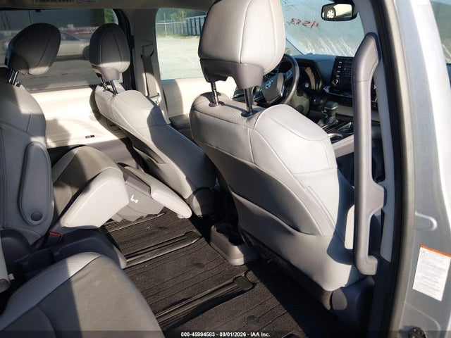 5TDZRKEC6MS010563 Toyota Sienna Limited
