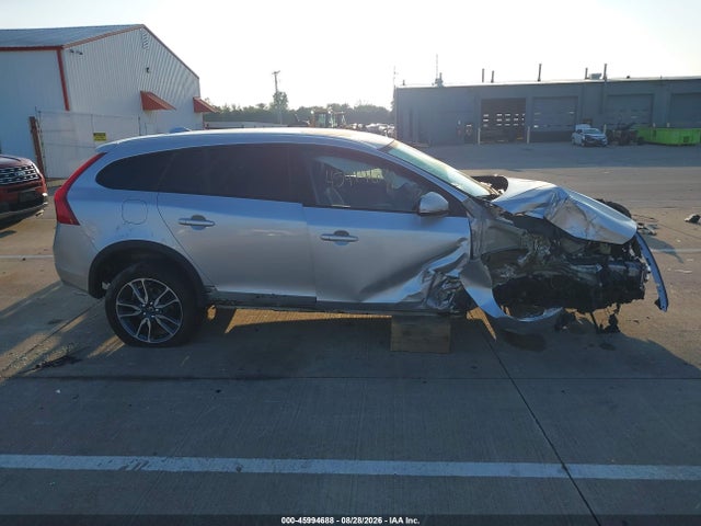 45994688 :رقم المزاد ، YV4612HK5F1001301 vin ، 2015 Volvo V60 Cross Country T5 مزاد بيع