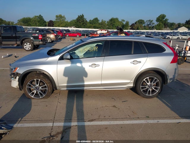 45994688 :رقم المزاد ، YV4612HK5F1001301 vin ، 2015 Volvo V60 Cross Country T5 مزاد بيع