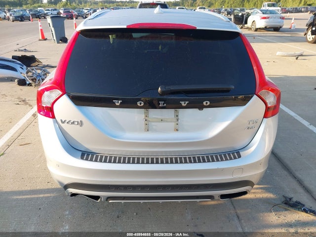 45994688 :رقم المزاد ، YV4612HK5F1001301 vin ، 2015 Volvo V60 Cross Country T5 مزاد بيع