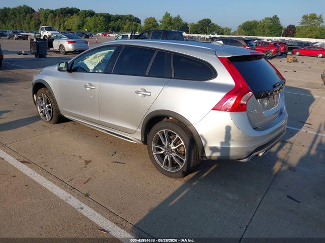 45994688 :رقم المزاد ، YV4612HK5F1001301 vin ، 2015 Volvo V60 Cross Country T5 مزاد بيع