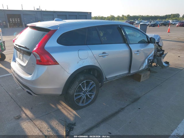 45994688 :رقم المزاد ، YV4612HK5F1001301 vin ، 2015 Volvo V60 Cross Country T5 مزاد بيع