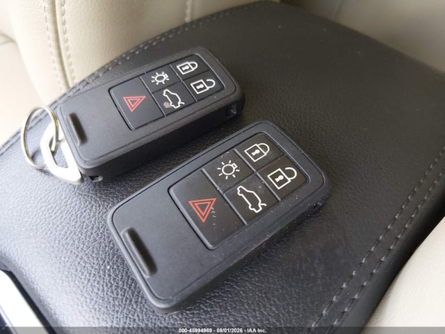 Продаж на аукціоні авто 2016 Volvo Xc60 T6 Drive-e, vin: YV449MRK0G2884018, номер лоту: 45994969