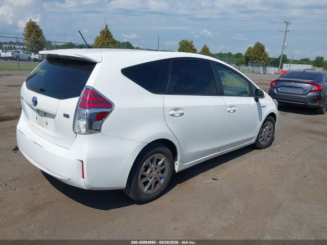Продаж на аукціоні авто 2015 Toyota Prius V Two, vin: JTDZN3EU9FJ029912, номер лоту: 45994990