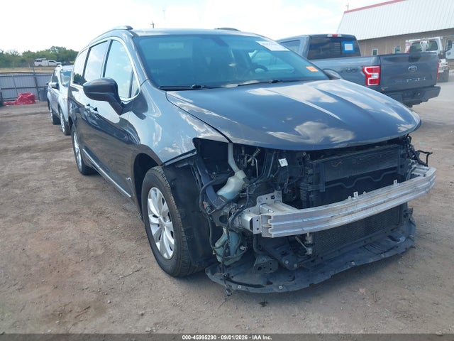 Auction sale of the 2018 Chrysler Pacifica Touring L, vin: 2C4RC1BG2JR124437, lot number: 45995290