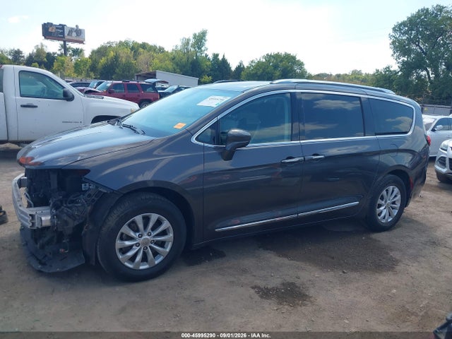 Продажа на аукционе авто 2018 Chrysler Pacifica Touring L, vin: 2C4RC1BG2JR124437, номер лота: 45995290