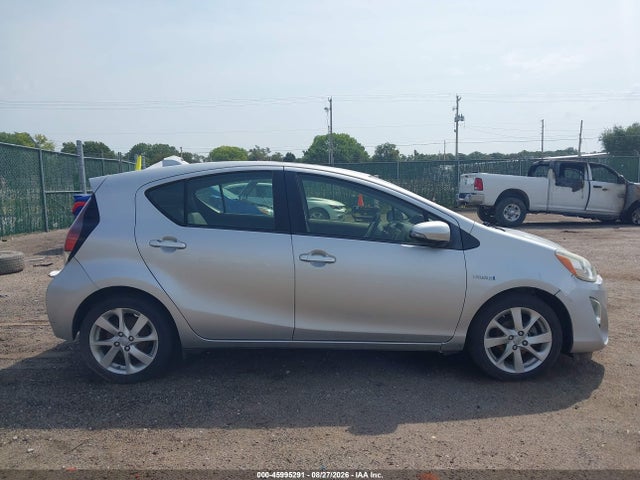 Toyota Prius C Four 2015 JTDKDTB38F1108732 Image 13