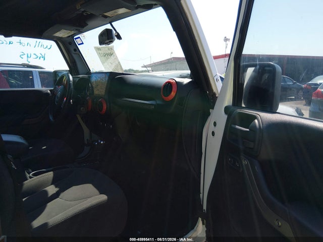 45995411 :رقم المزاد ، 1C4HJWDG4DL605489 vin ، 2013 Jeep Wrangler Unlimited Sport مزاد بيع
