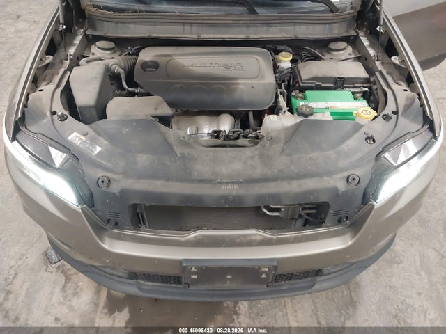 45995430 :رقم المزاد ، 1C4PJMCB1KD412570 vin ، 2019 Jeep Cherokee Latitude 4x4 مزاد بيع