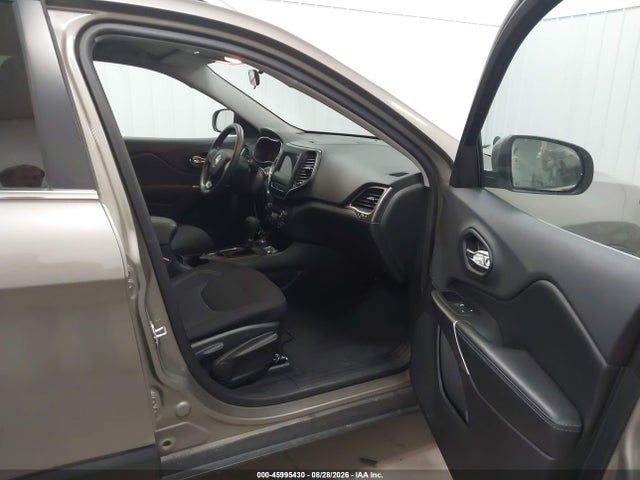 45995430 :رقم المزاد ، 1C4PJMCB1KD412570 vin ، 2019 Jeep Cherokee Latitude 4x4 مزاد بيع