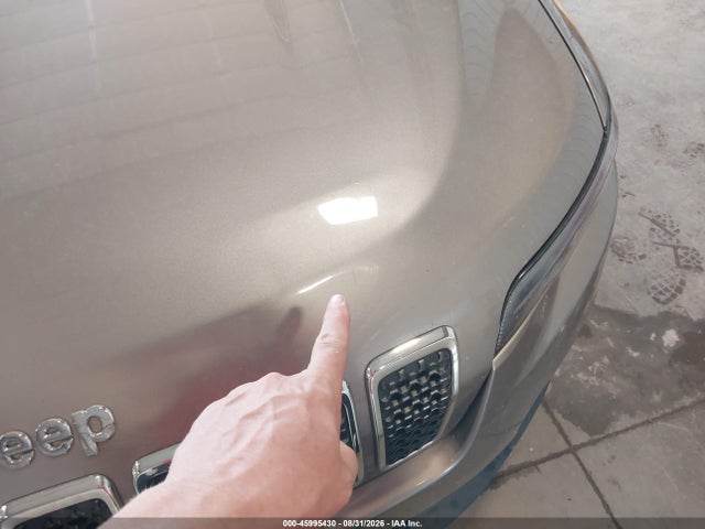45995430 :رقم المزاد ، 1C4PJMCB1KD412570 vin ، 2019 Jeep Cherokee Latitude 4x4 مزاد بيع