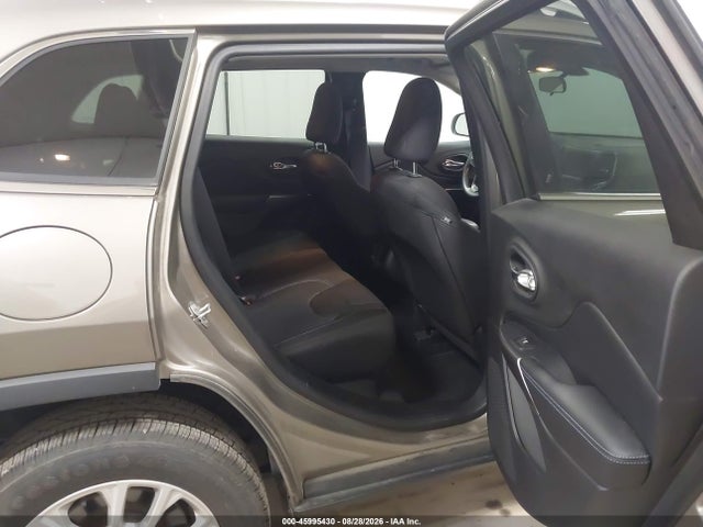 45995430 :رقم المزاد ، 1C4PJMCB1KD412570 vin ، 2019 Jeep Cherokee Latitude 4x4 مزاد بيع
