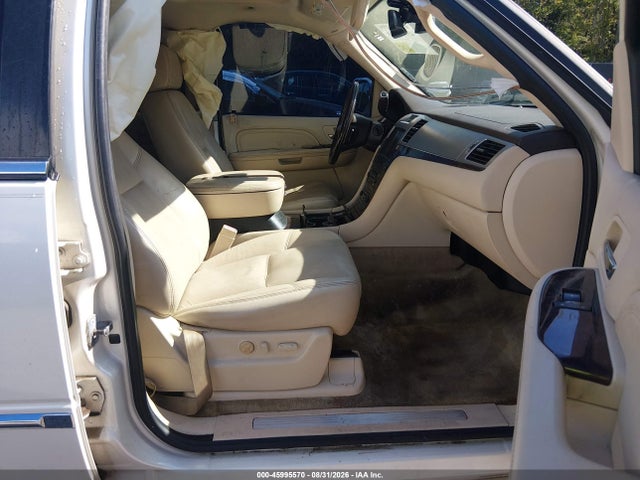 Продаж на аукціоні авто 2008 Cadillac Escalade Esv Standard, vin: 1GYFK66858R236570, номер лоту: 45995570