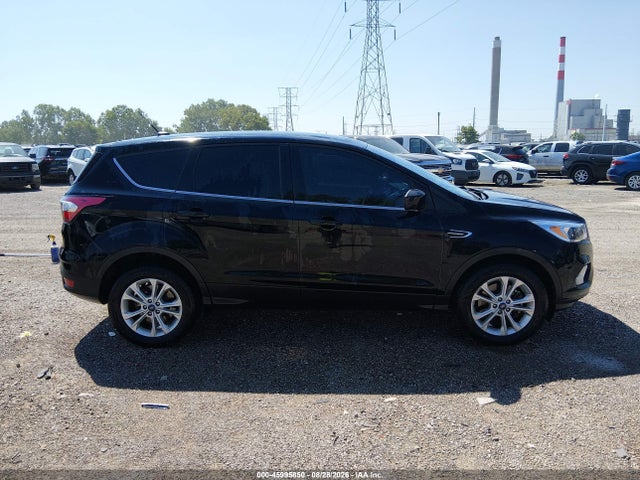 2017 Ford Escape Se მანქანა იყიდება აუქციონზე, vin: 1FMCU9GD0HUE50374, აუქციონის ნომერი: 45995850