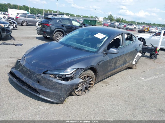 Tesla Model 3 Long Range Dual Motor All-wheel Drive 2024 5YJ3E1EB2RF821694 Image 2