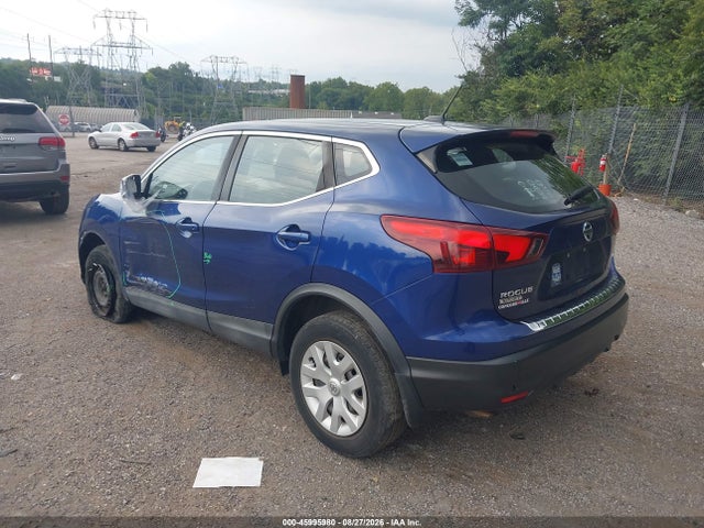 2017 Nissan Rogue Sport S მანქანა იყიდება აუქციონზე, vin: JN1BJ1CR2HW104815, აუქციონის ნომერი: 45995980