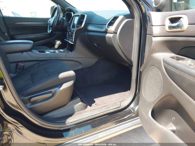 Продажа на аукционе авто 2017 Jeep Grand Cherokee Laredo 4x4, vin: 1C4RJFAG2HC802403, номер лота: 45996029