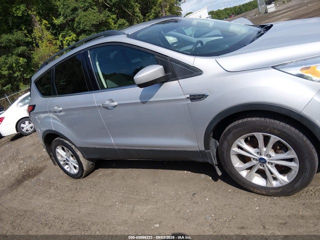 Продажа на аукционе авто 2018 Ford Escape Se, vin: 1FMCU9GD0JUD40124, номер лота: 45996223