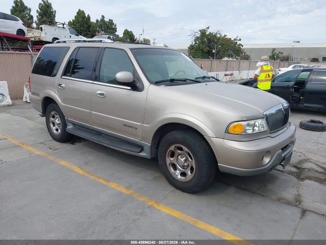 45996240 :رقم المزاد ، 5LMFU28R82LJ13721 vin ، 2002 Lincoln Navigator مزاد بيع