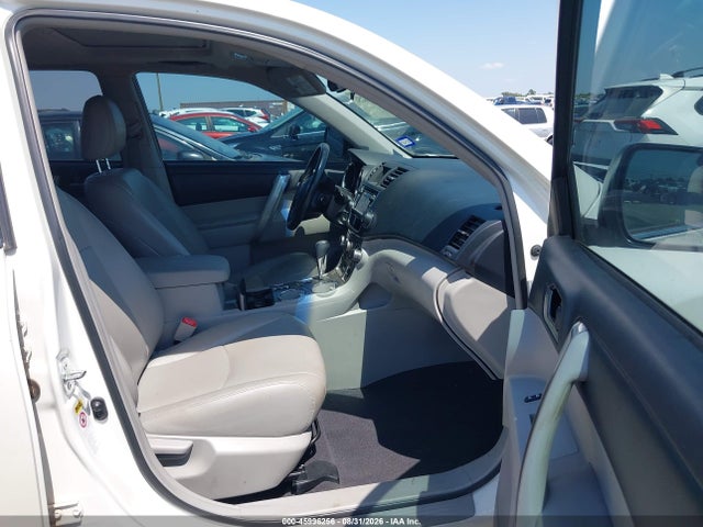 2013 Toyota Highlander Se V6 მანქანა იყიდება აუქციონზე, vin: 5TDZK3EH6DS120423, აუქციონის ნომერი: 45996256