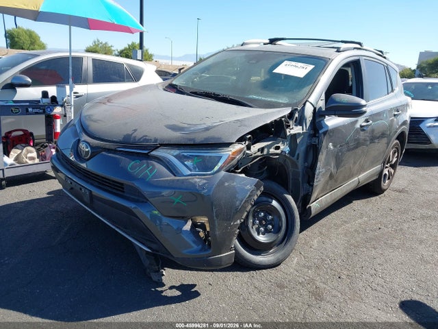 Toyota Rav4 Xle 2018 JTMWFREV2JJ740291 Image 2