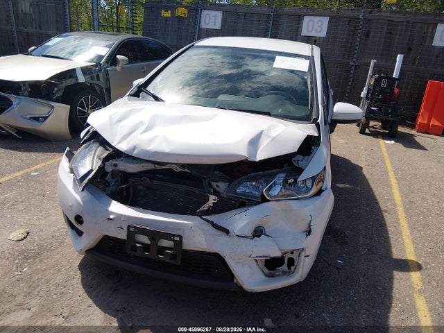 45996287 :رقم المزاد ، 3HGGK5G58FM747814 vin ، 2015 Honda Fit Lx مزاد بيع