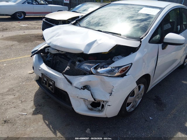 45996287 :رقم المزاد ، 3HGGK5G58FM747814 vin ، 2015 Honda Fit Lx مزاد بيع