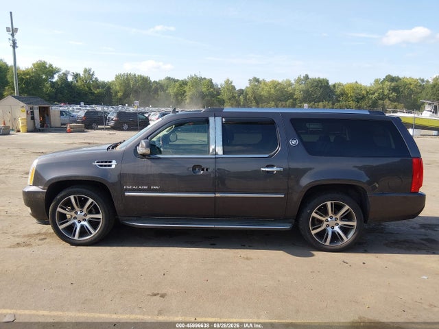 2011 Cadillac Escalade Esv Luxury მანქანა იყიდება აუქციონზე, vin: 1GYS4HEF2BR254066, აუქციონის ნომერი: 45996638