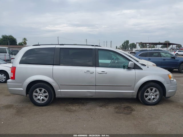 2010 Chrysler Town & Country Touring მანქანა იყიდება აუქციონზე, vin: 2A4RR5D14AR253238, აუქციონის ნომერი: 45996680