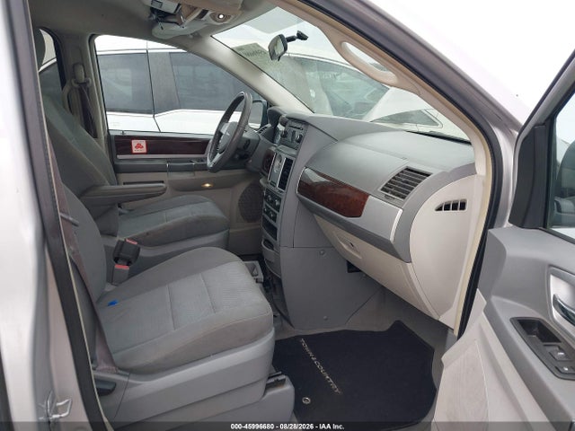 2010 Chrysler Town & Country Touring მანქანა იყიდება აუქციონზე, vin: 2A4RR5D14AR253238, აუქციონის ნომერი: 45996680