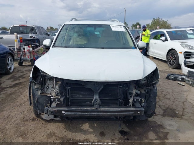 WVGAV7AX7FW592945 Volkswagen TIGUAN SE