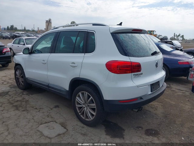 WVGAV7AX7FW592945 Volkswagen TIGUAN SE