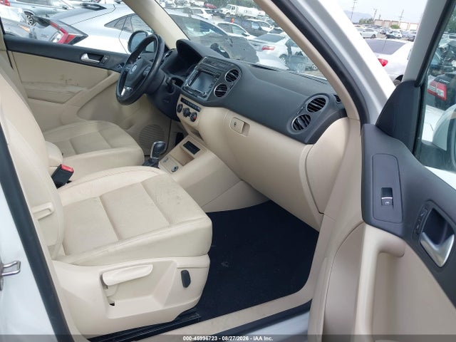 WVGAV7AX7FW592945 Volkswagen TIGUAN SE